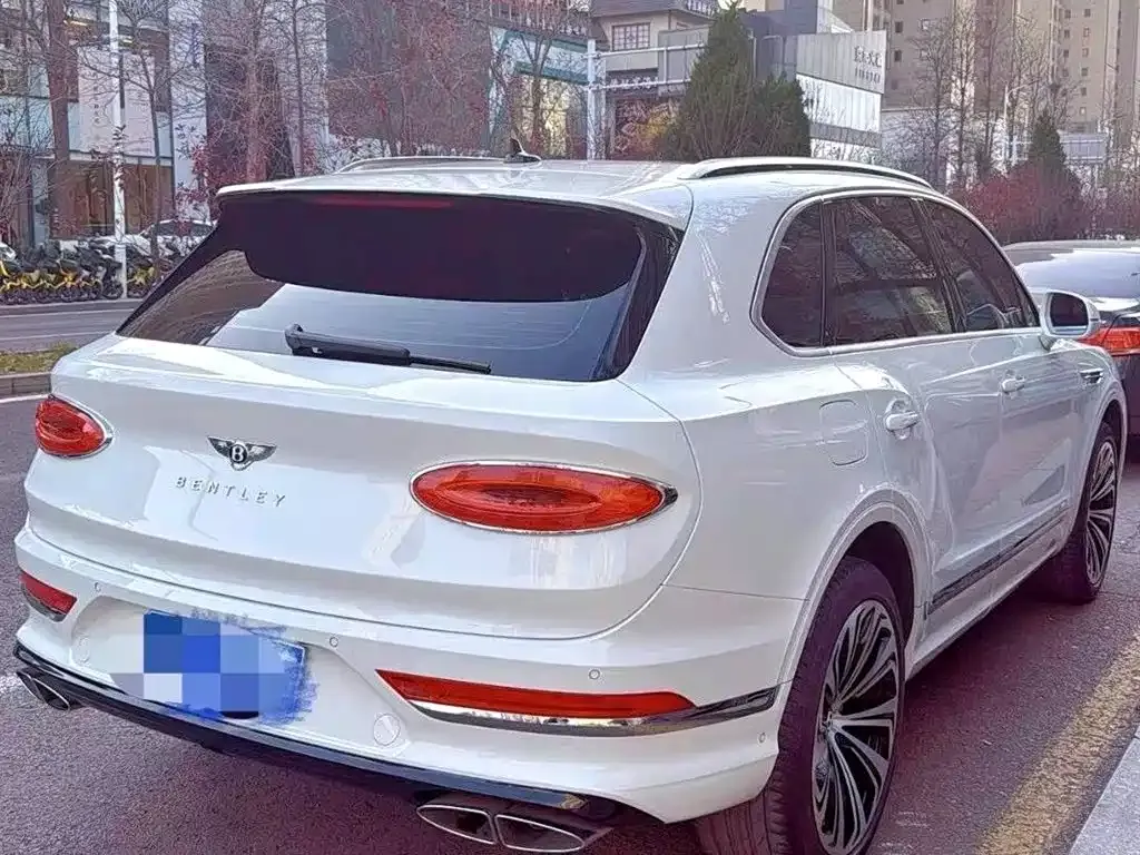 Bentley Bentayga 2023 из CN, фото 5