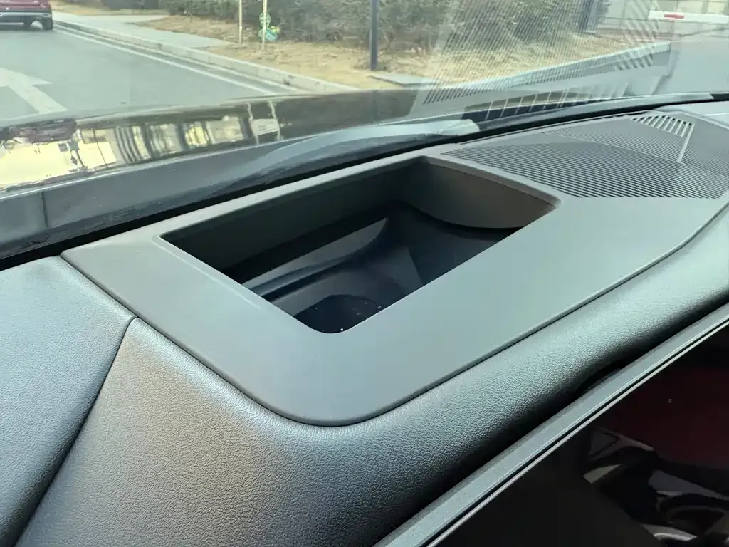 BMW 5 Series 2024 из CN, фото 4