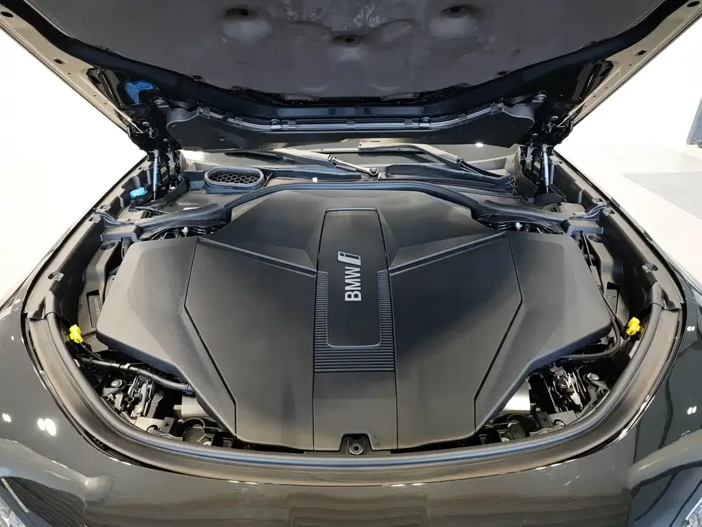 BMW i7 2025 из CN, фото 10