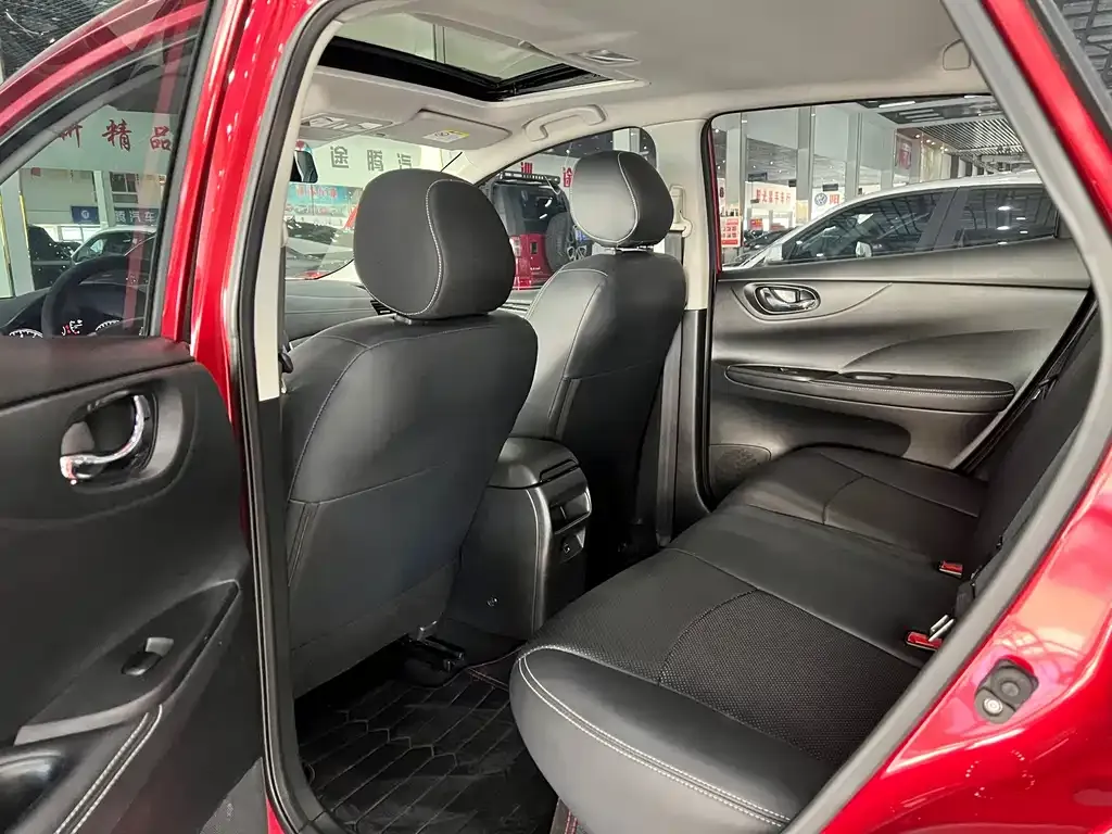 Nissan Tiida 2023 из CN, фото 2