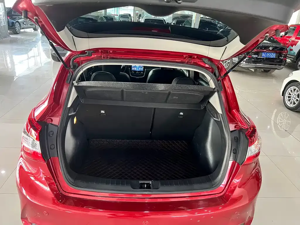 Nissan Tiida 2023 из CN, фото 6