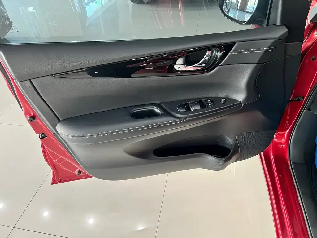 Nissan Tiida 2023 из CN, фото 7