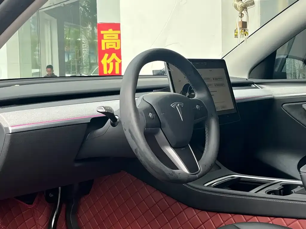 Tesla Model Y — фото 7