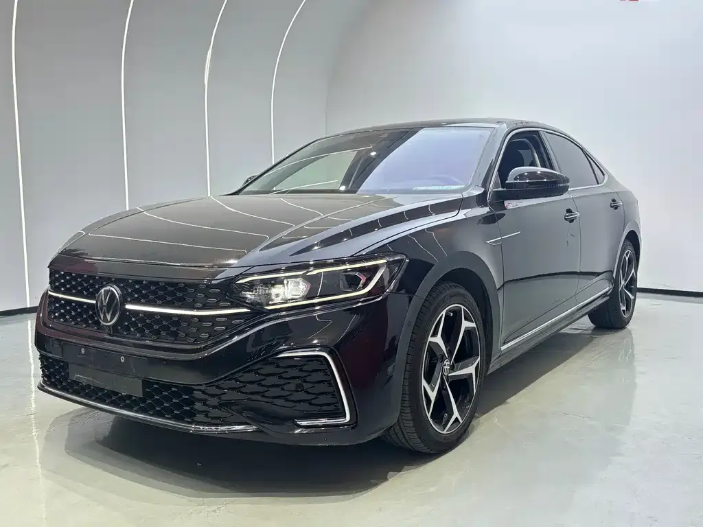 Volkswagen Passat — фото 1