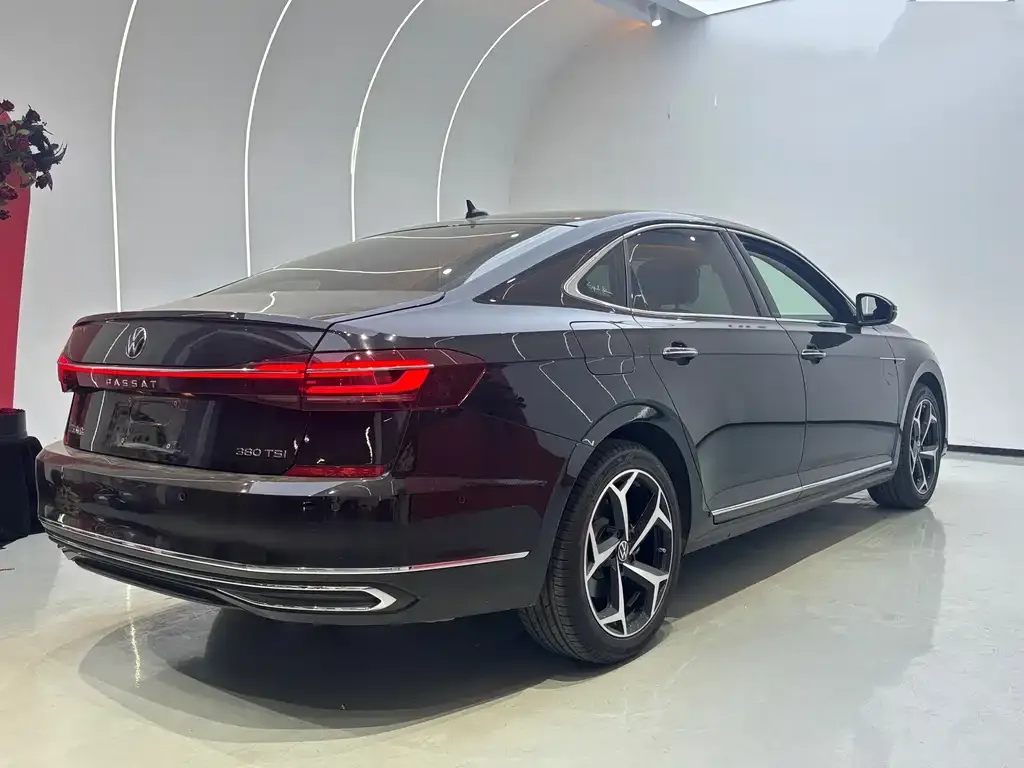 Volkswagen Passat — фото 6