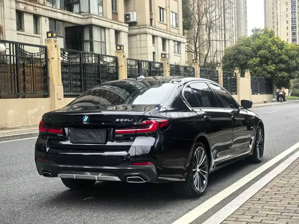 BMW 5 Series — фото 5