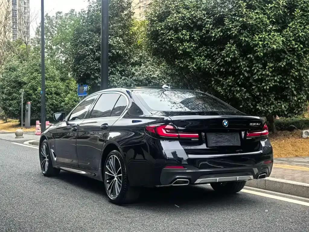 BMW 5 Series — фото 9