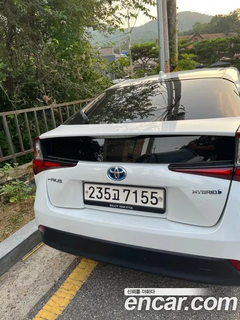Toyota Prius 2021 из KR, фото 2