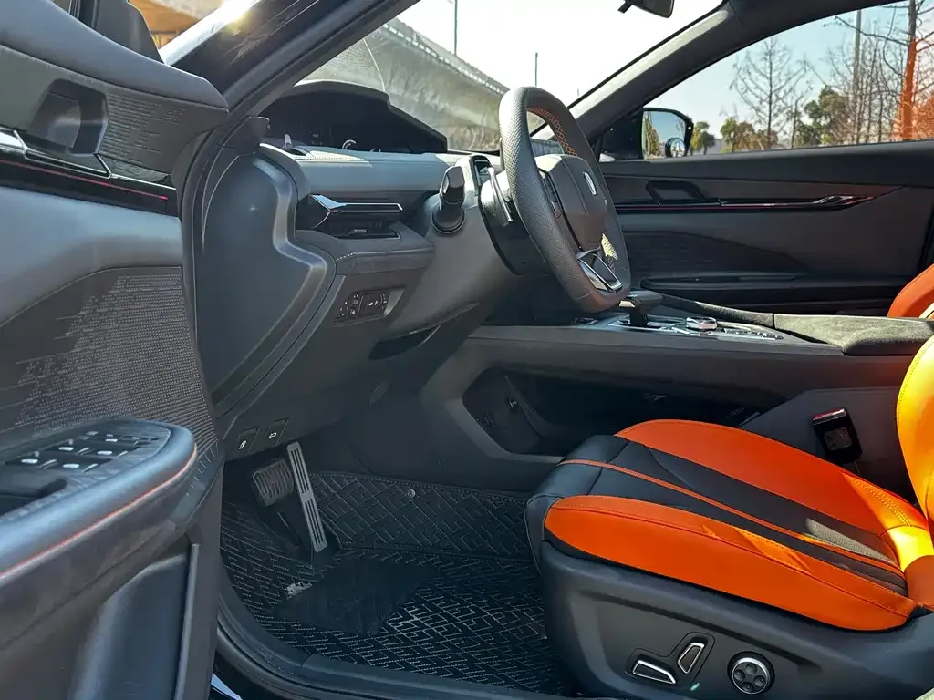 Changan UNI-V 2024 из CN, фото 2