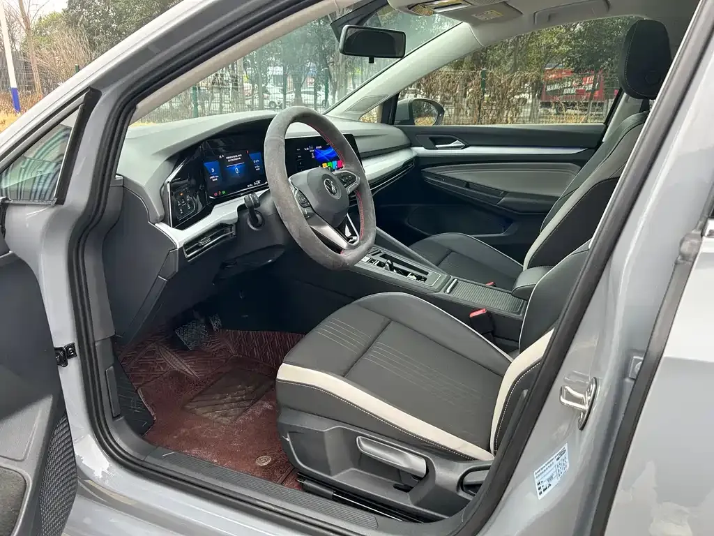 Volkswagen Golf 2021 из CN, фото 2