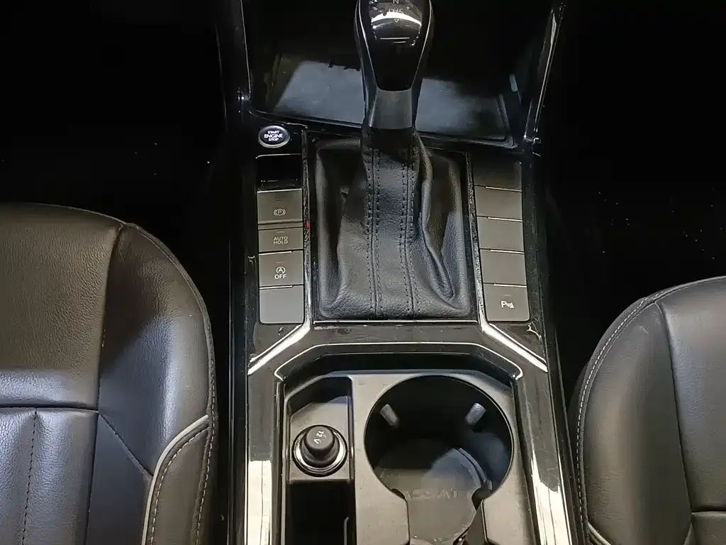 Volkswagen Passat 2023 из CN, фото 9