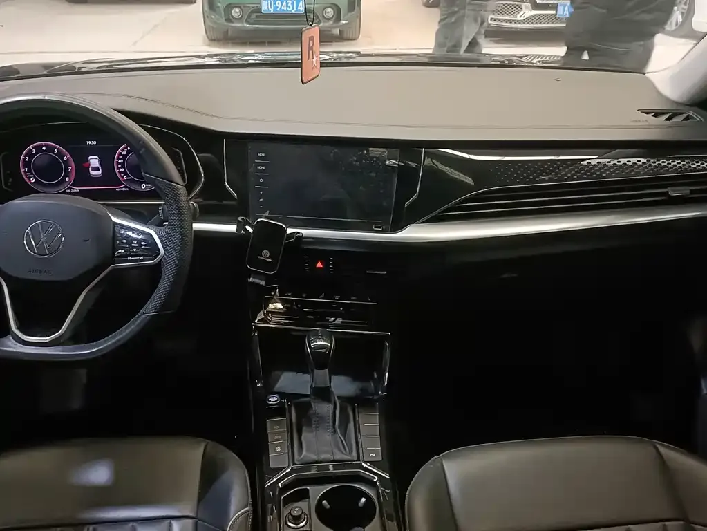 Volkswagen Passat 2023 из CN, фото 3