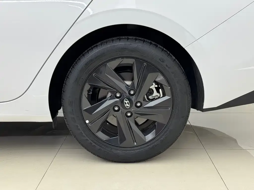 Hyundai Elantra 2023 из CN, фото 9