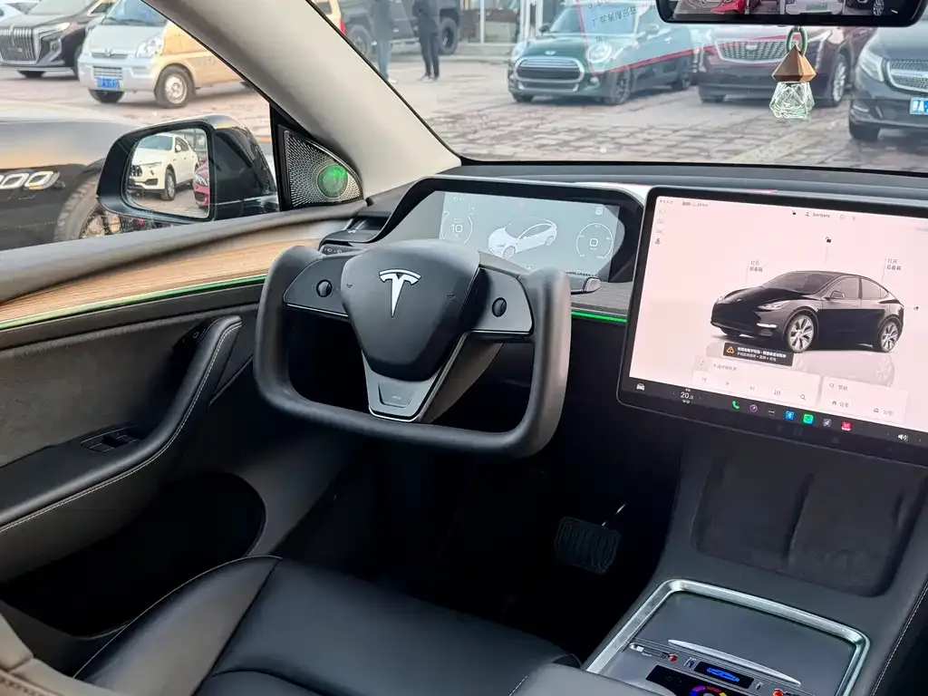 Tesla Model Y — фото 9