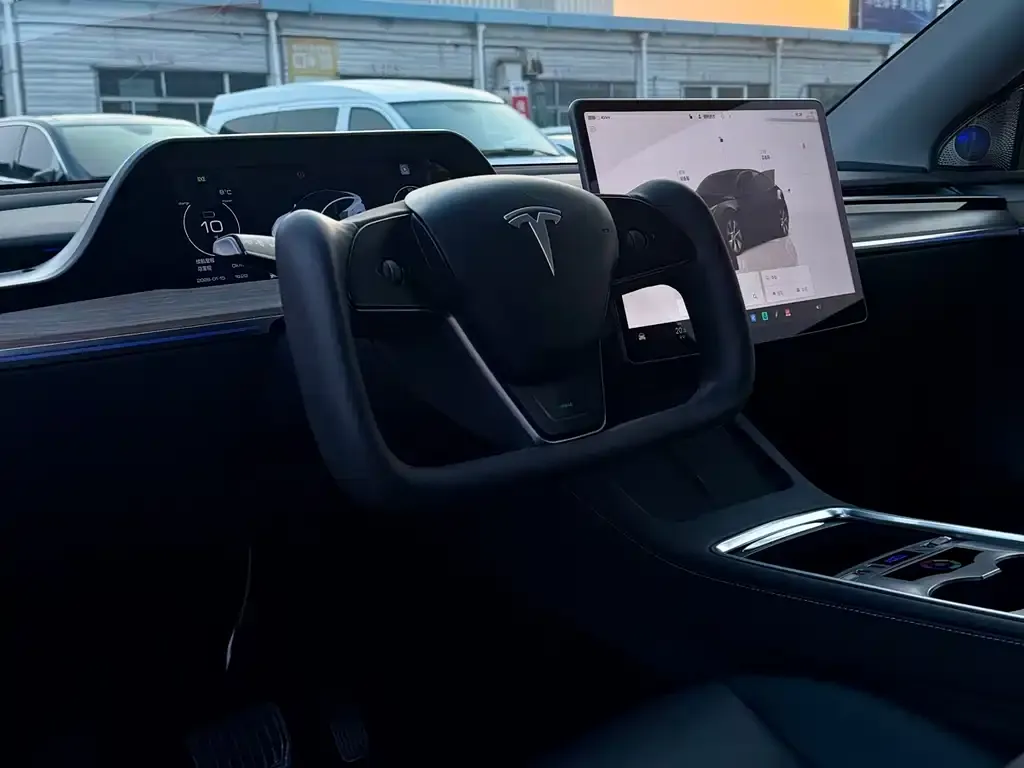 Tesla Model Y — фото 3