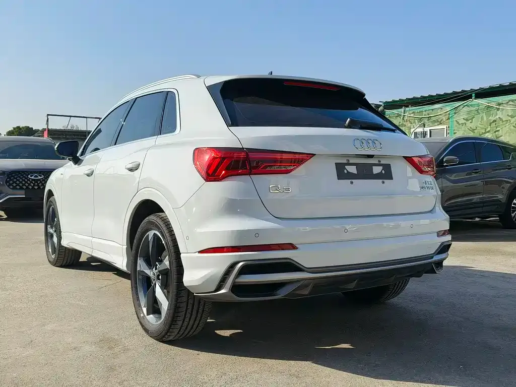 Audi Q3 — фото 10
