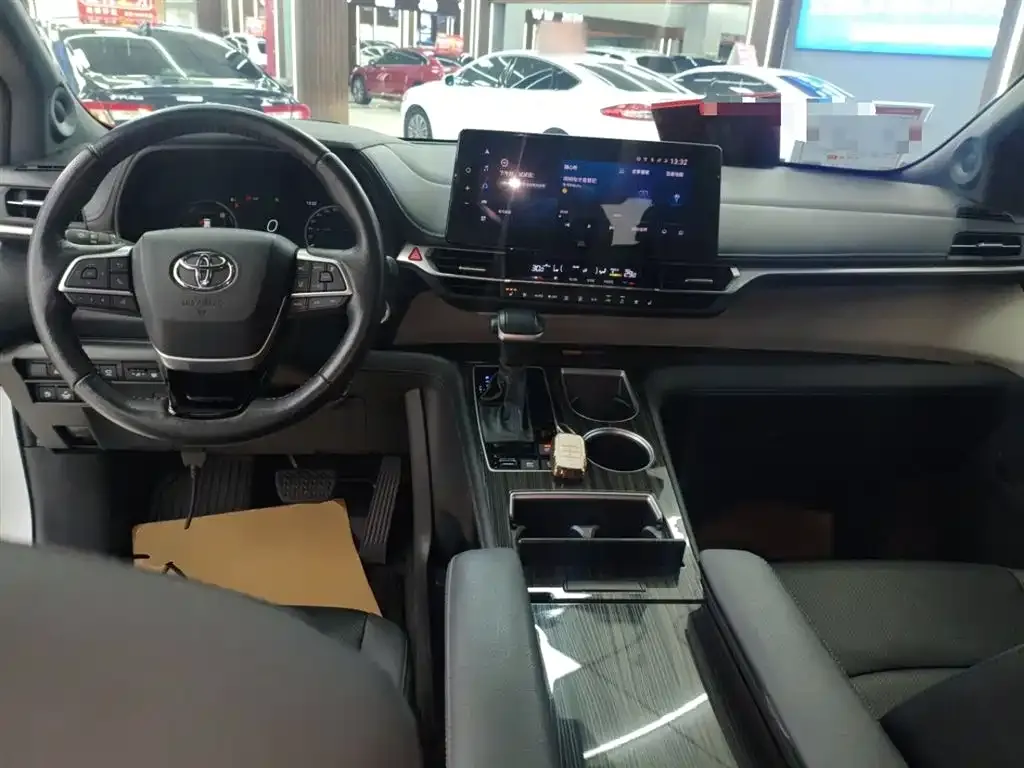 Toyota Granvia 2024 из CN, фото 7