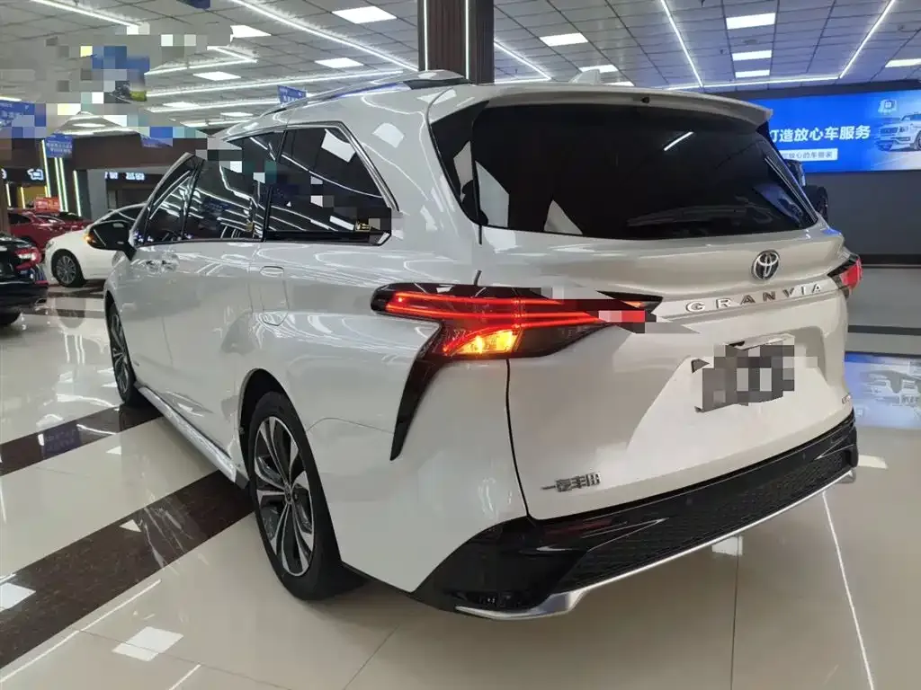 Toyota Granvia 2024 из CN, фото 9