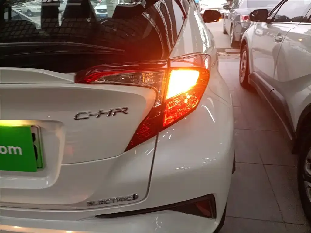 Toyota C-HR EV 2021 из CN, фото 2