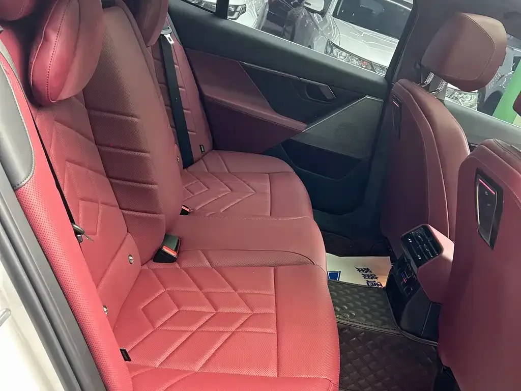 BMW 5 Series 2025 из CN, фото 5