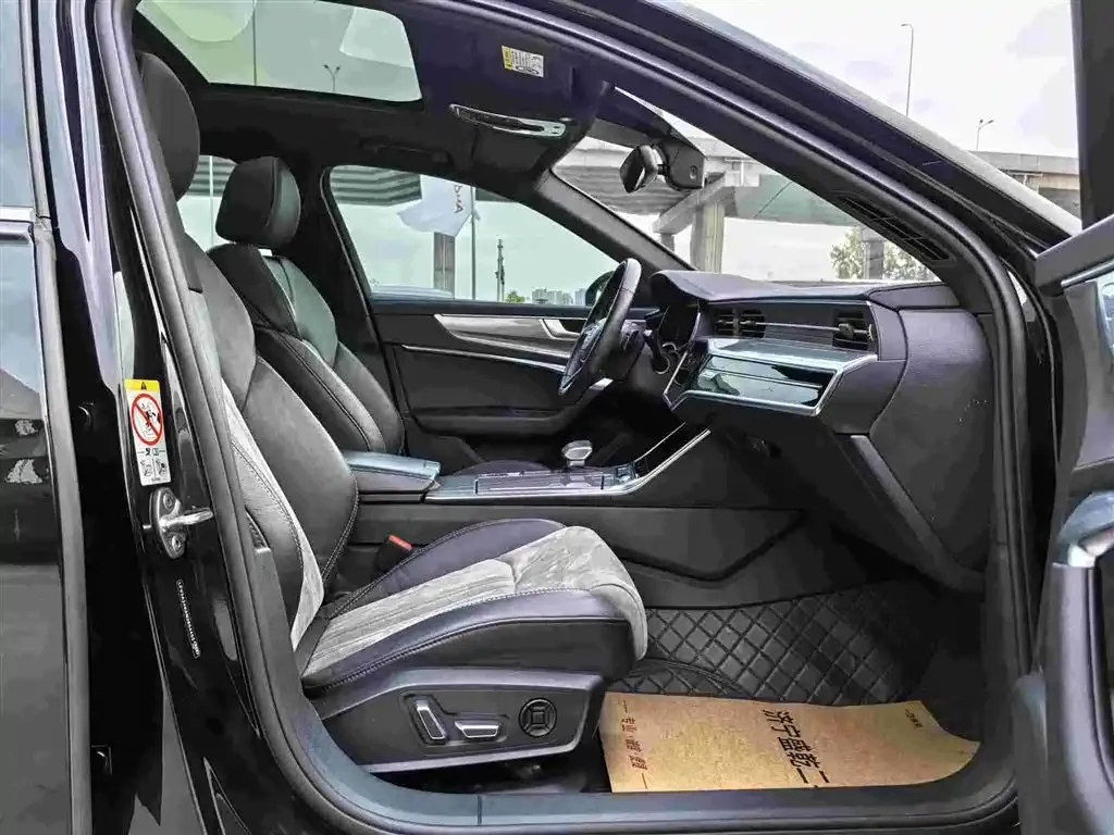 Audi A6L 2023 из CN, фото 2