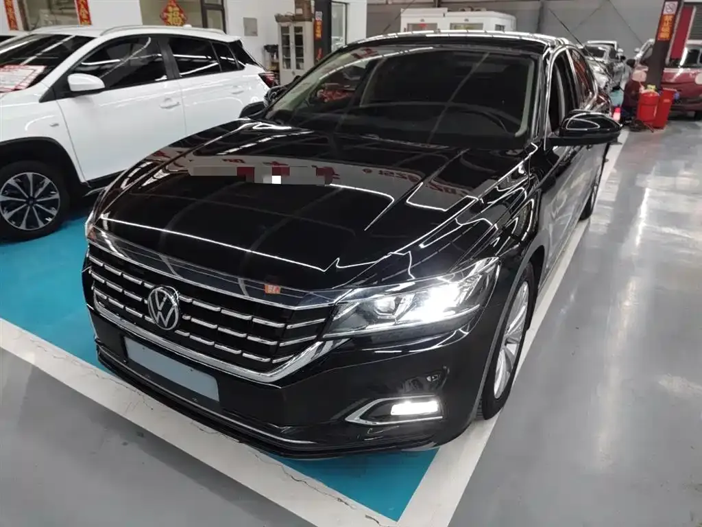 Volkswagen Passat — фото 1
