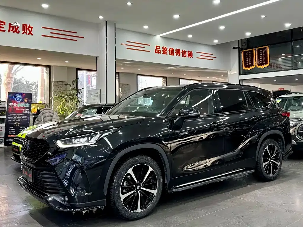 Toyota Crown Kluger 2021 из CN, фото 1