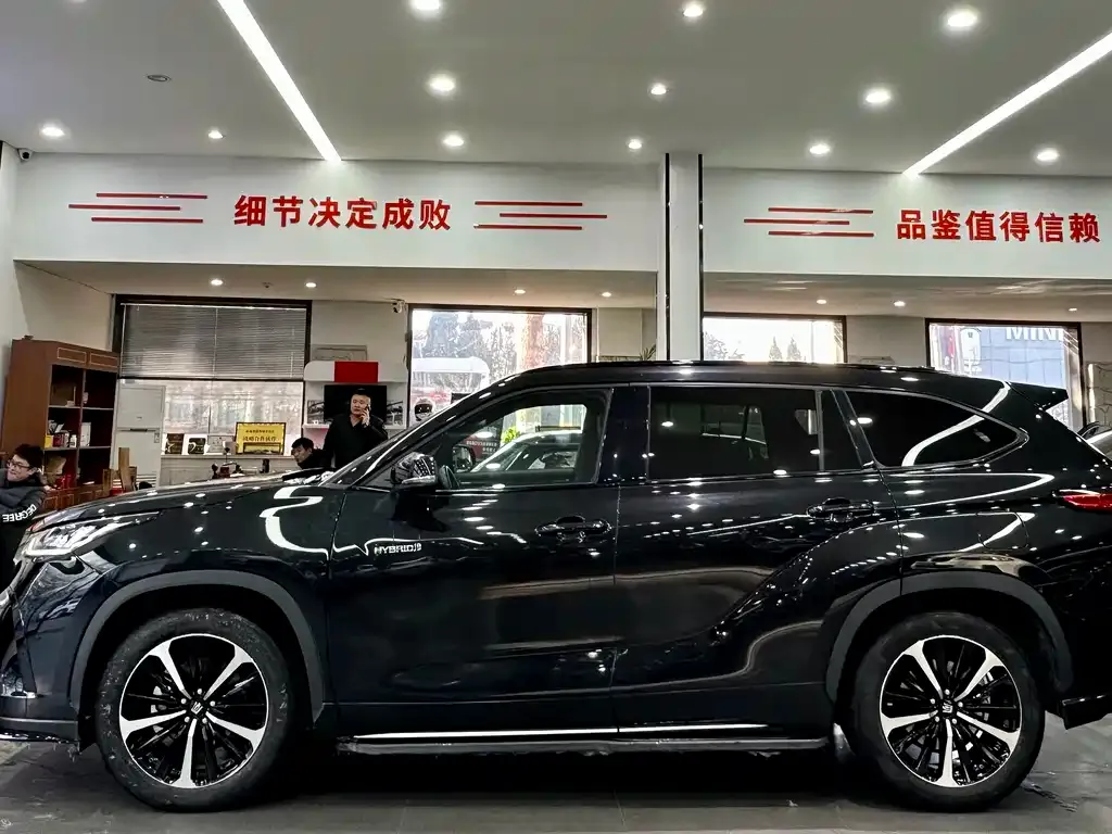 Toyota Crown Kluger 2021 из CN, фото 10