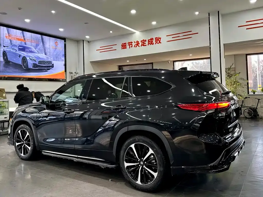 Toyota Crown Kluger 2021 из CN, фото 9