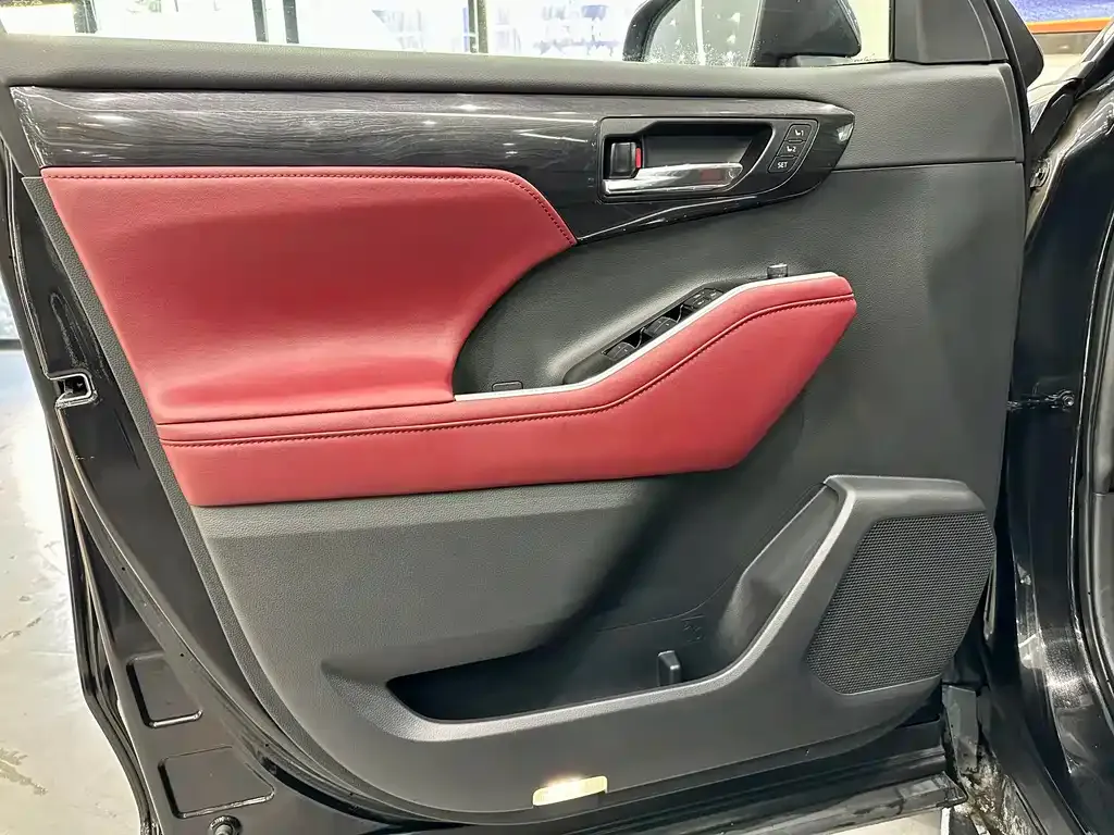Toyota Crown Kluger 2021 из CN, фото 4