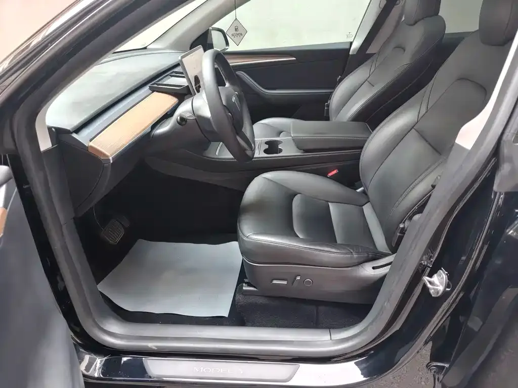 Tesla Model Y — фото 4
