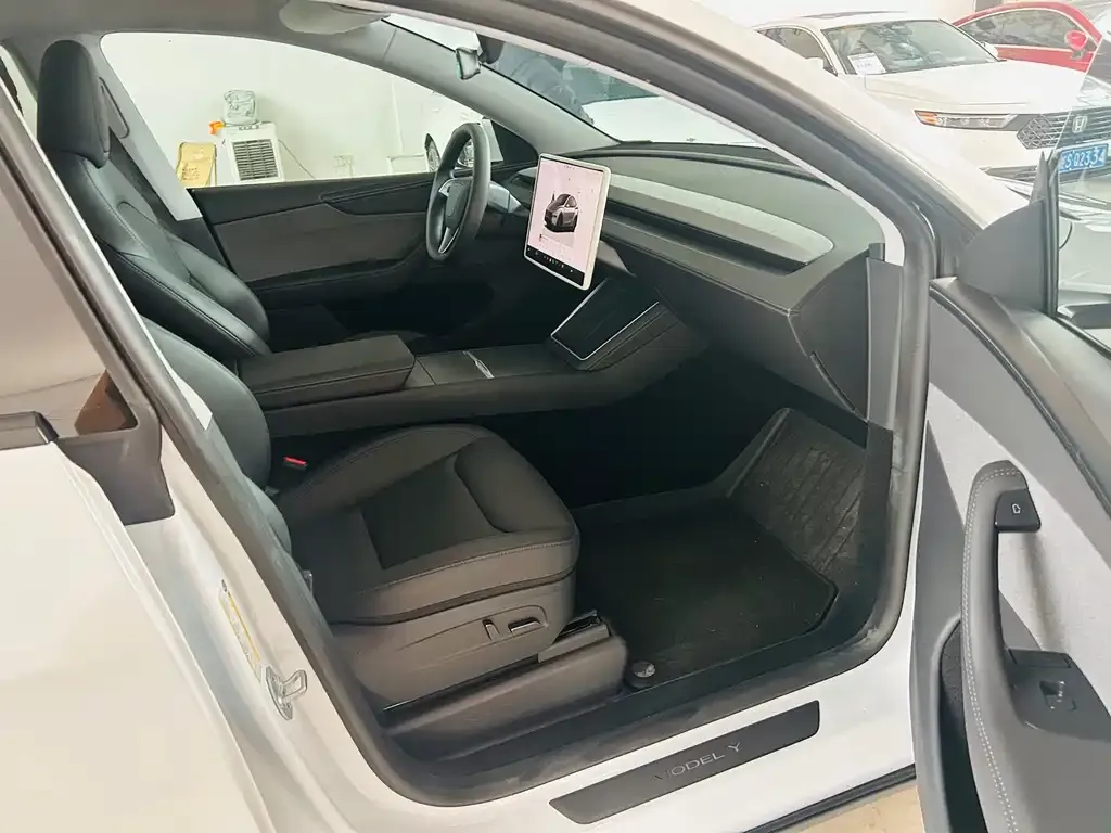 Tesla Model Y 2025 из CN, фото 5