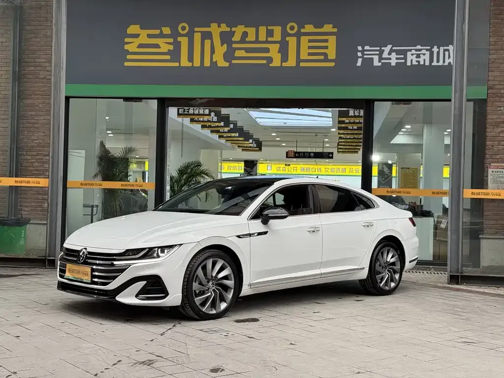 Volkswagen CC 2023 из CN, фото 1