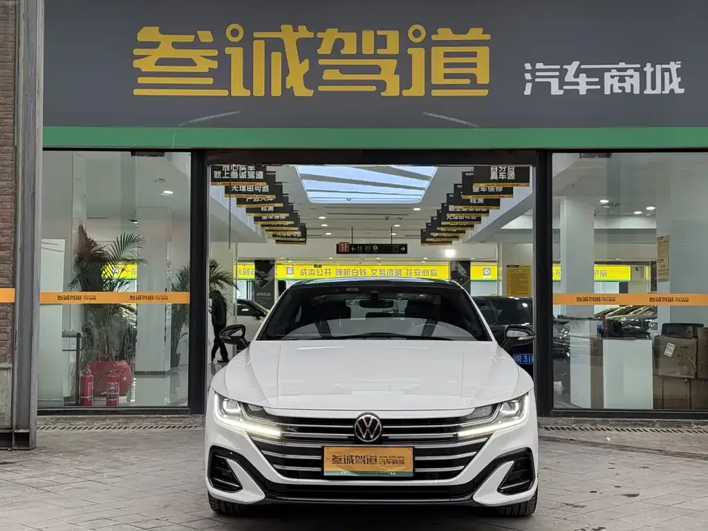 Volkswagen CC 2023 из CN, фото 4