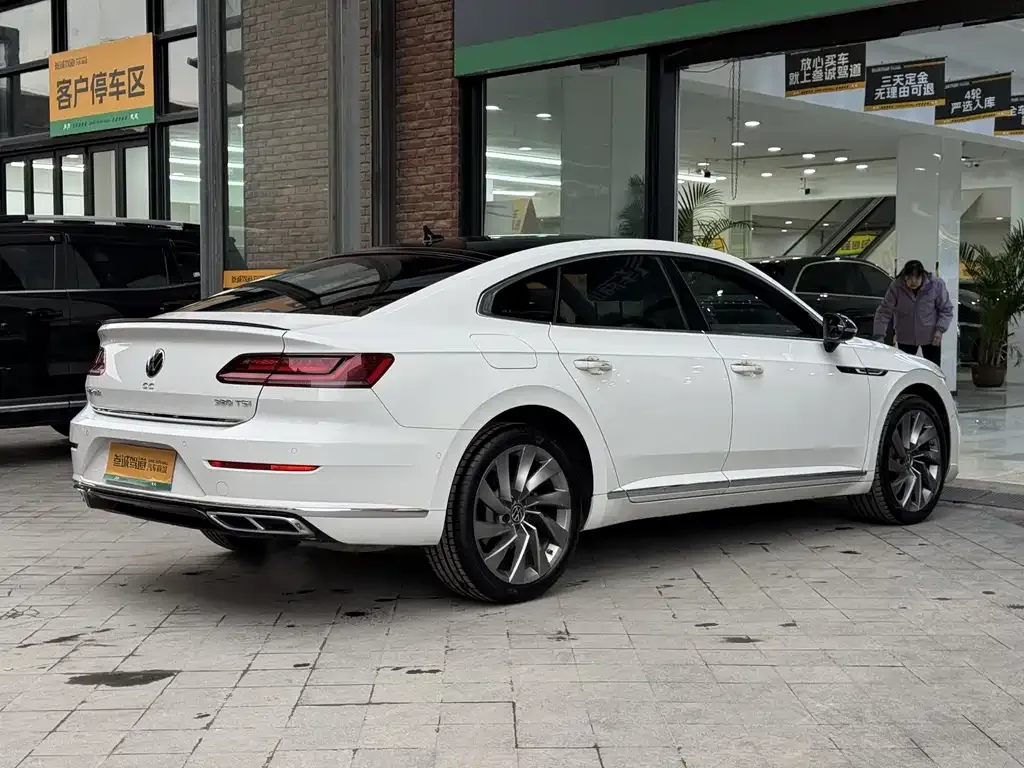 Volkswagen CC 2023 из CN, фото 7