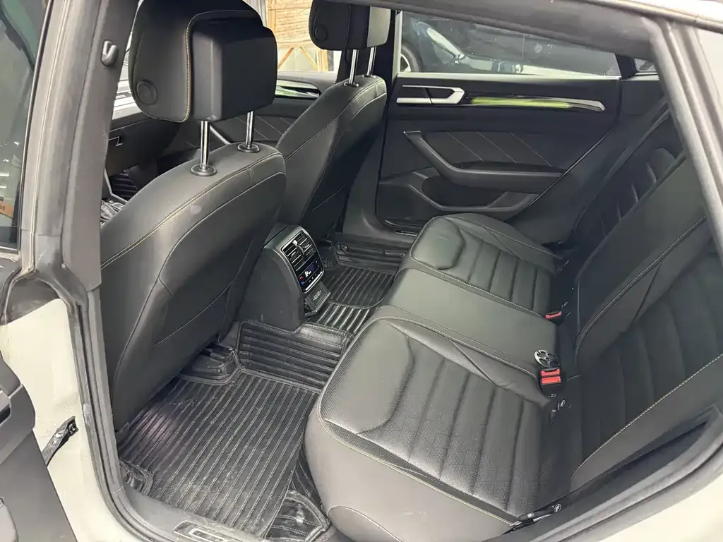 Volkswagen CC 2023 из CN, фото 2