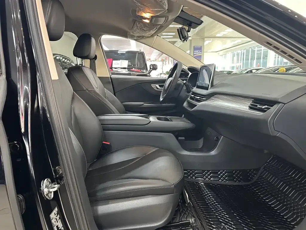 Hongqi E-QM5 2025 из CN, фото 3