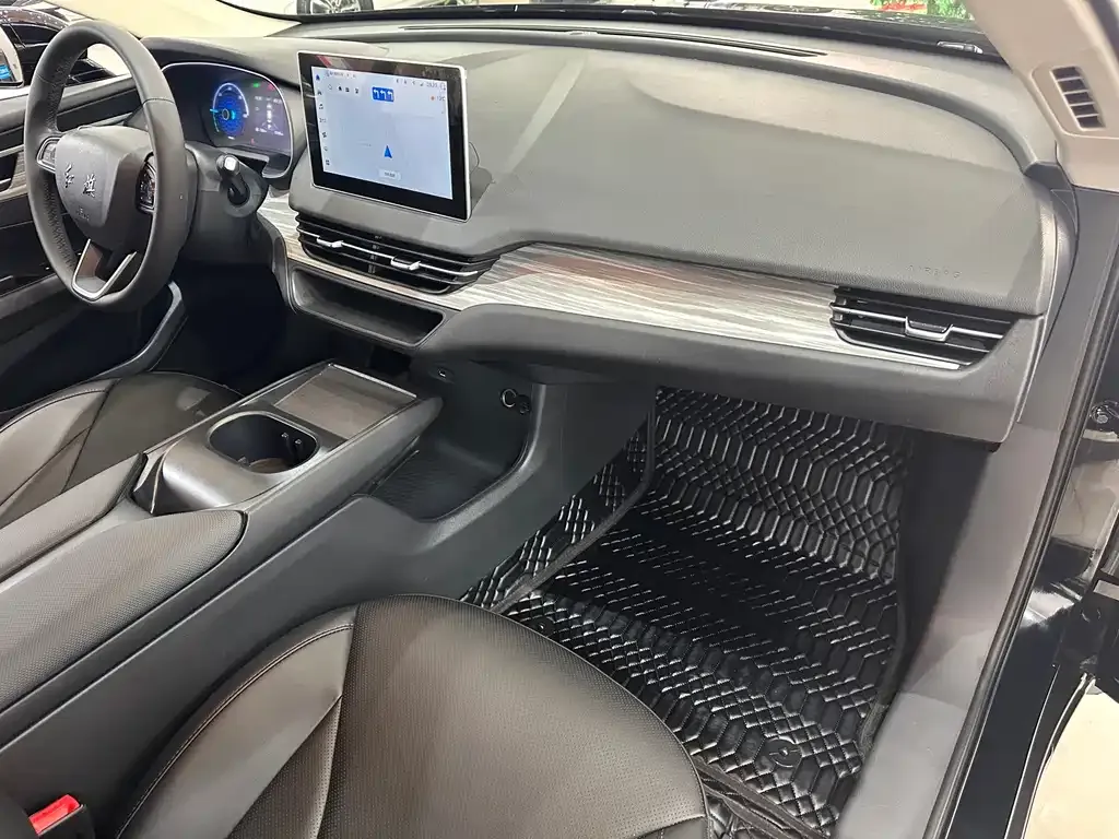 Hongqi E-QM5 2025 из CN, фото 4