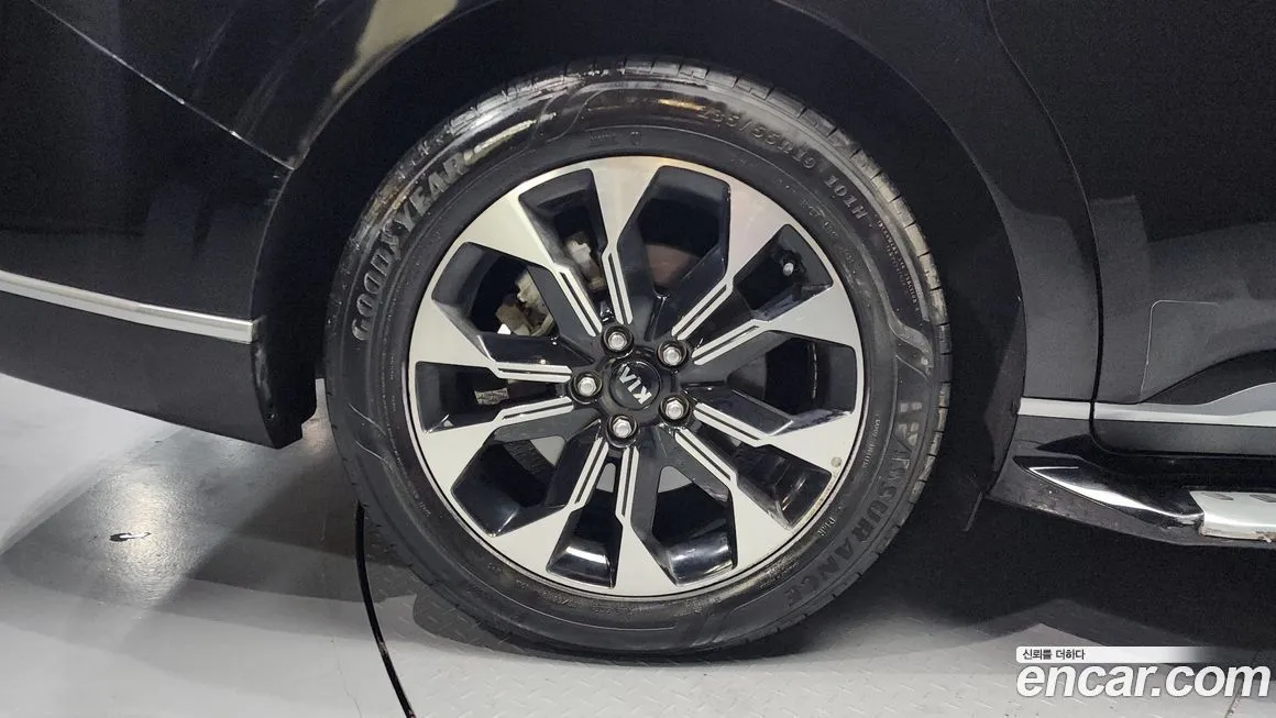Kia Carnival — фото 10