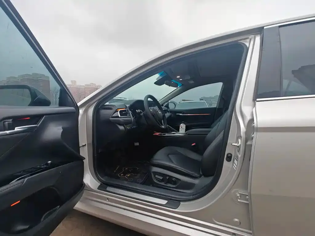 Toyota Camry 2021 из CN, фото 2