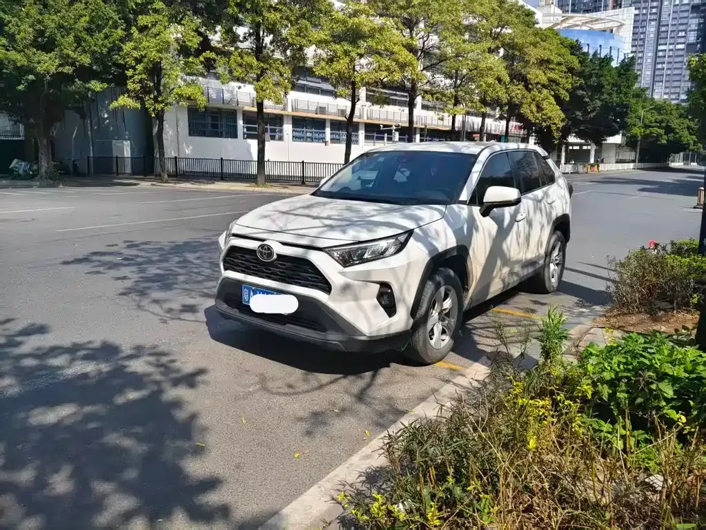 Toyota RAV4 2024 из CN, фото 1