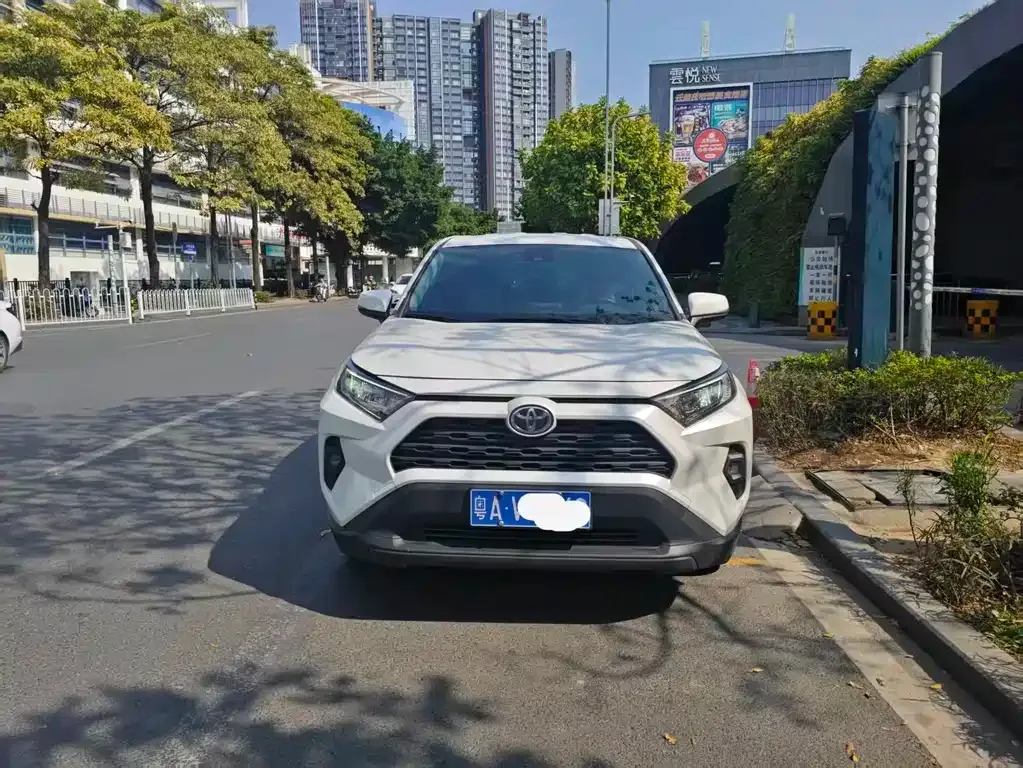 Toyota RAV4 2024 из CN, фото 2