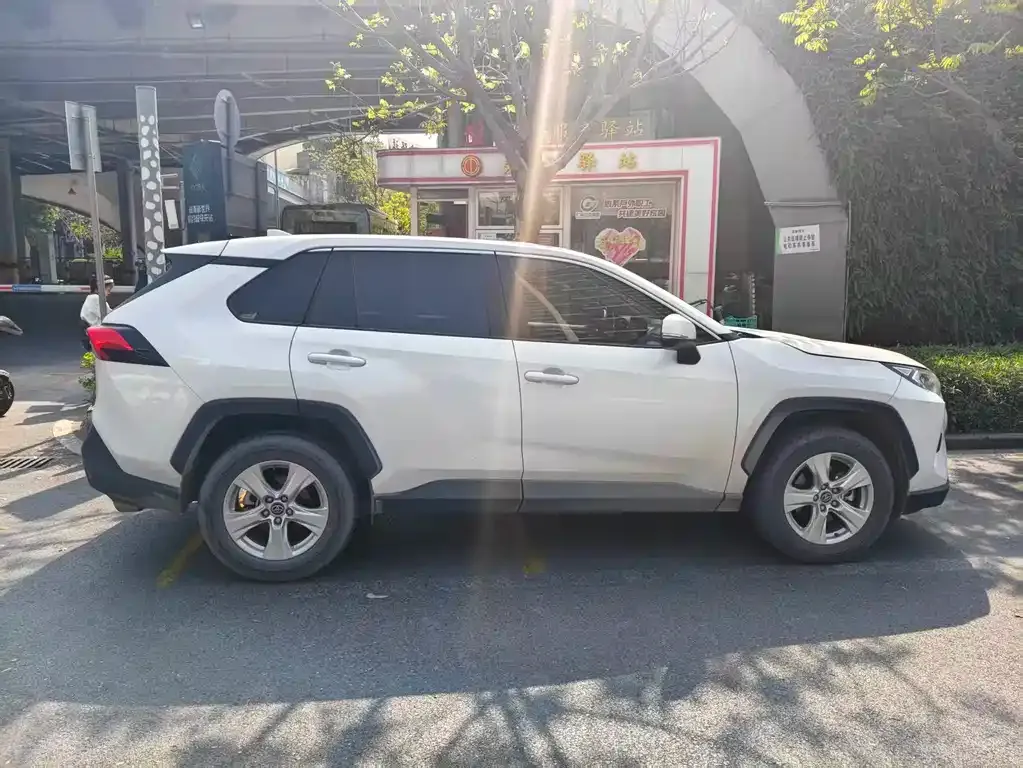 Toyota RAV4 2024 из CN, фото 8