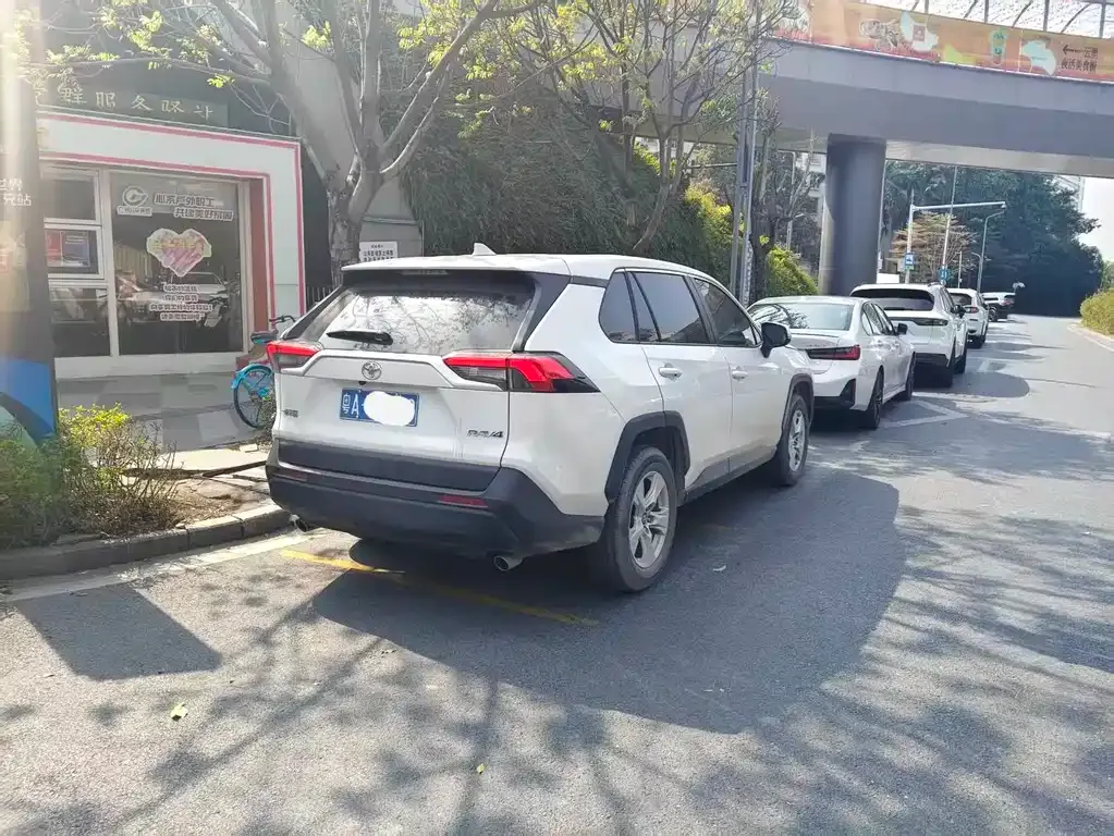 Toyota RAV4 2024 из CN, фото 10