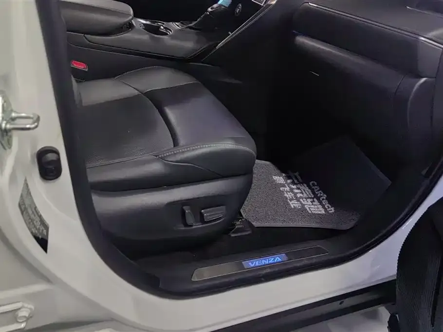 Toyota Venza 2023 из CN, фото 9