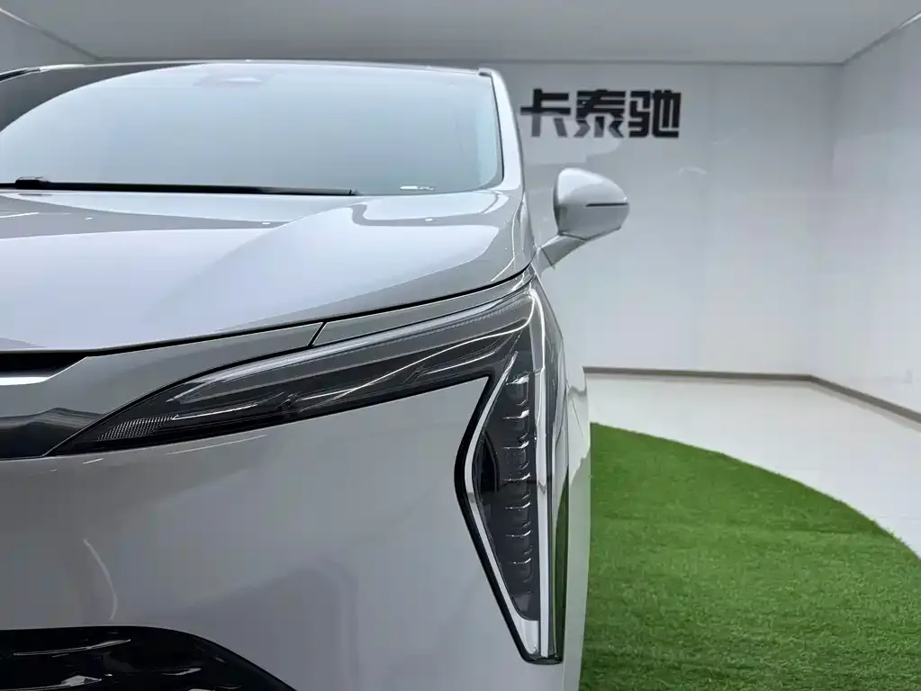 Buick Century 2023 из CN, фото 2