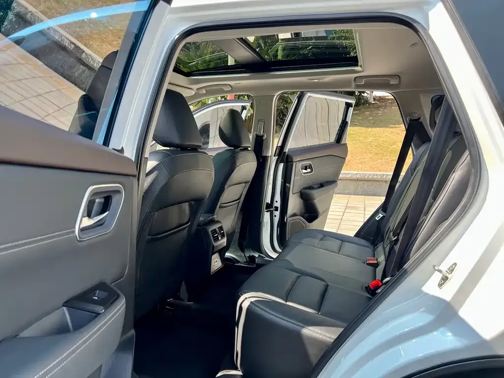 Nissan X-Trail 2024 из CN, фото 2