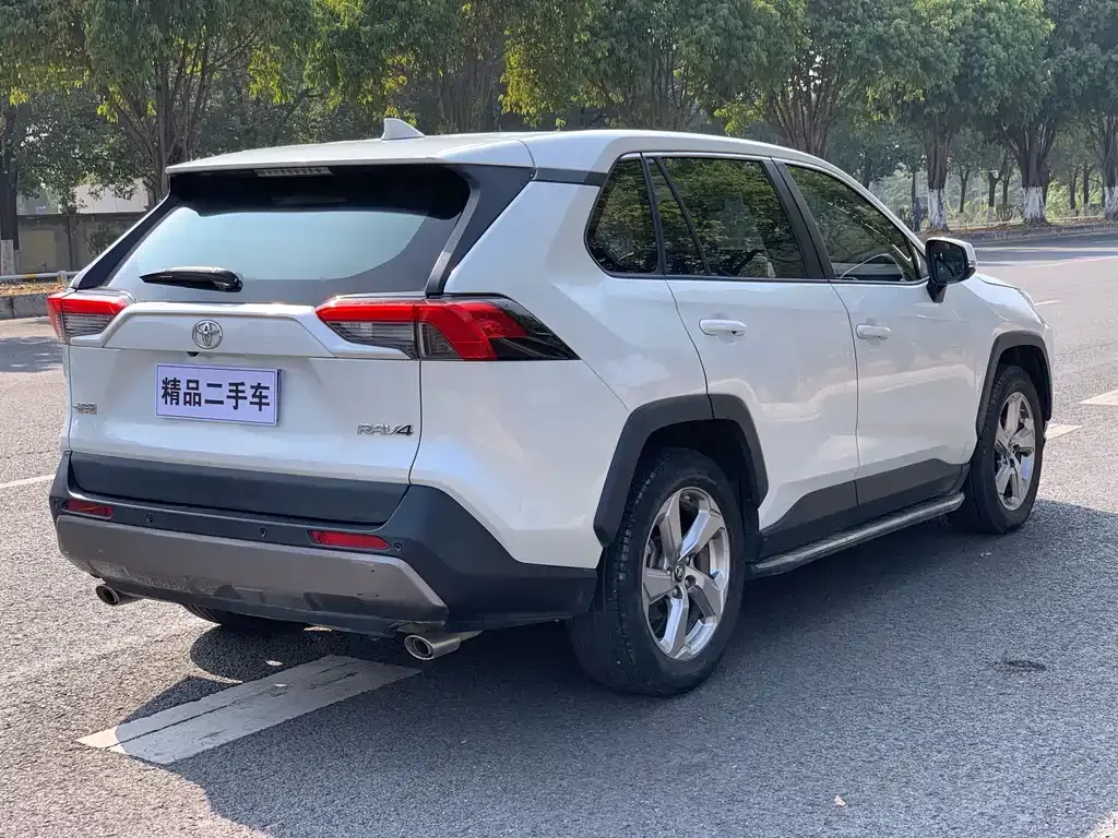 Toyota RAV4 2023 из CN, фото 5