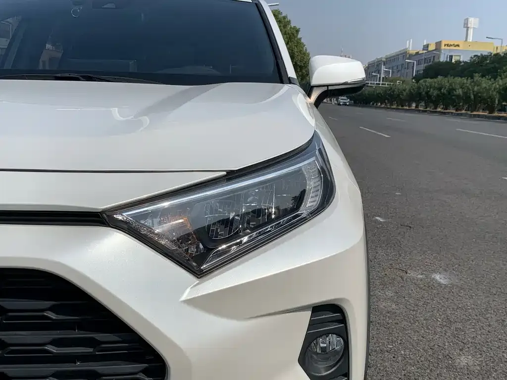 Toyota RAV4 2023 из CN, фото 3