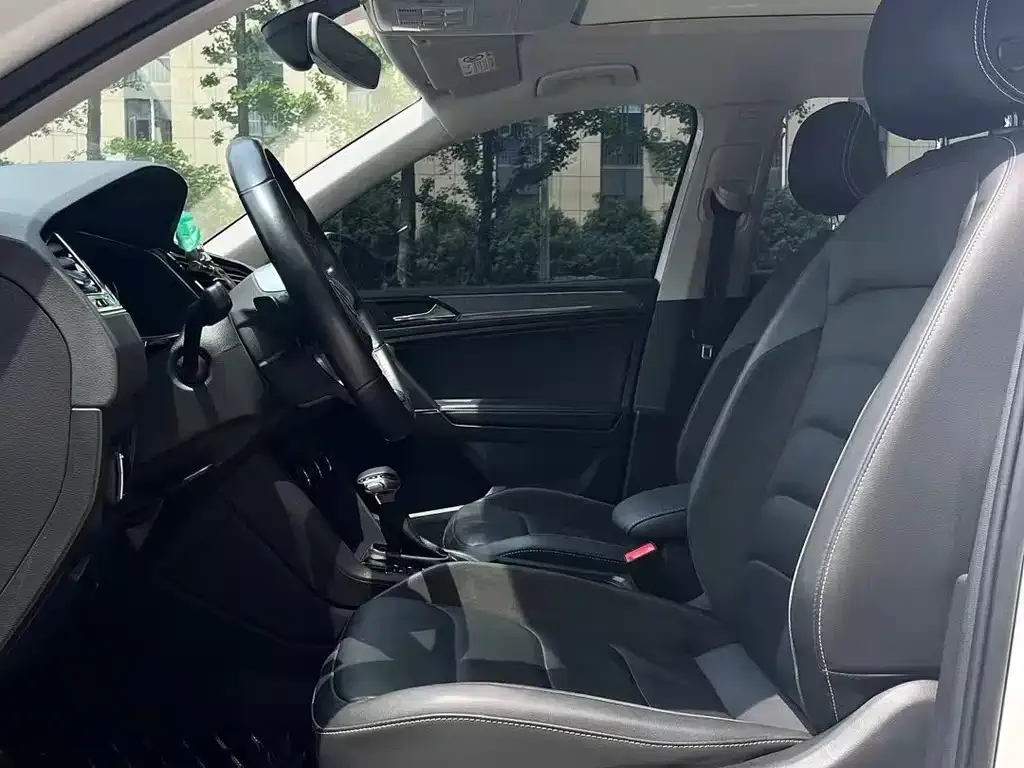 Volkswagen Tiguan L 2021 из CN, фото 2